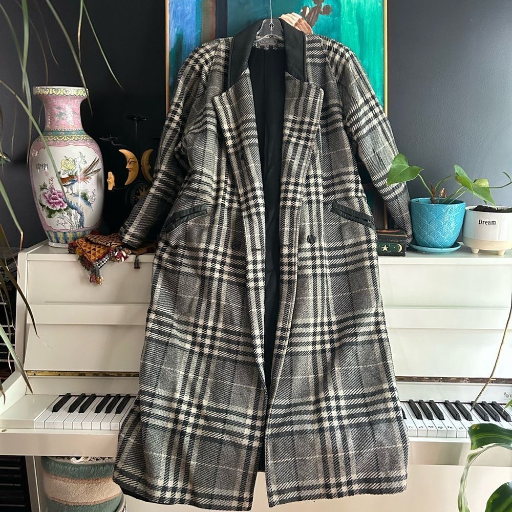 Novelti Plaid Trench Coat - Black and White Winter jacket XL